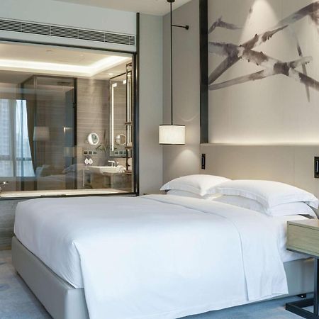 Doubletree By Hilton Hotel Shenzhen Longhua, Near Huawei, Foxcnn, Shenzhen North Railway, Uniwalk & Uniworld Shopping Mall, Sam'S Club Екстериор снимка