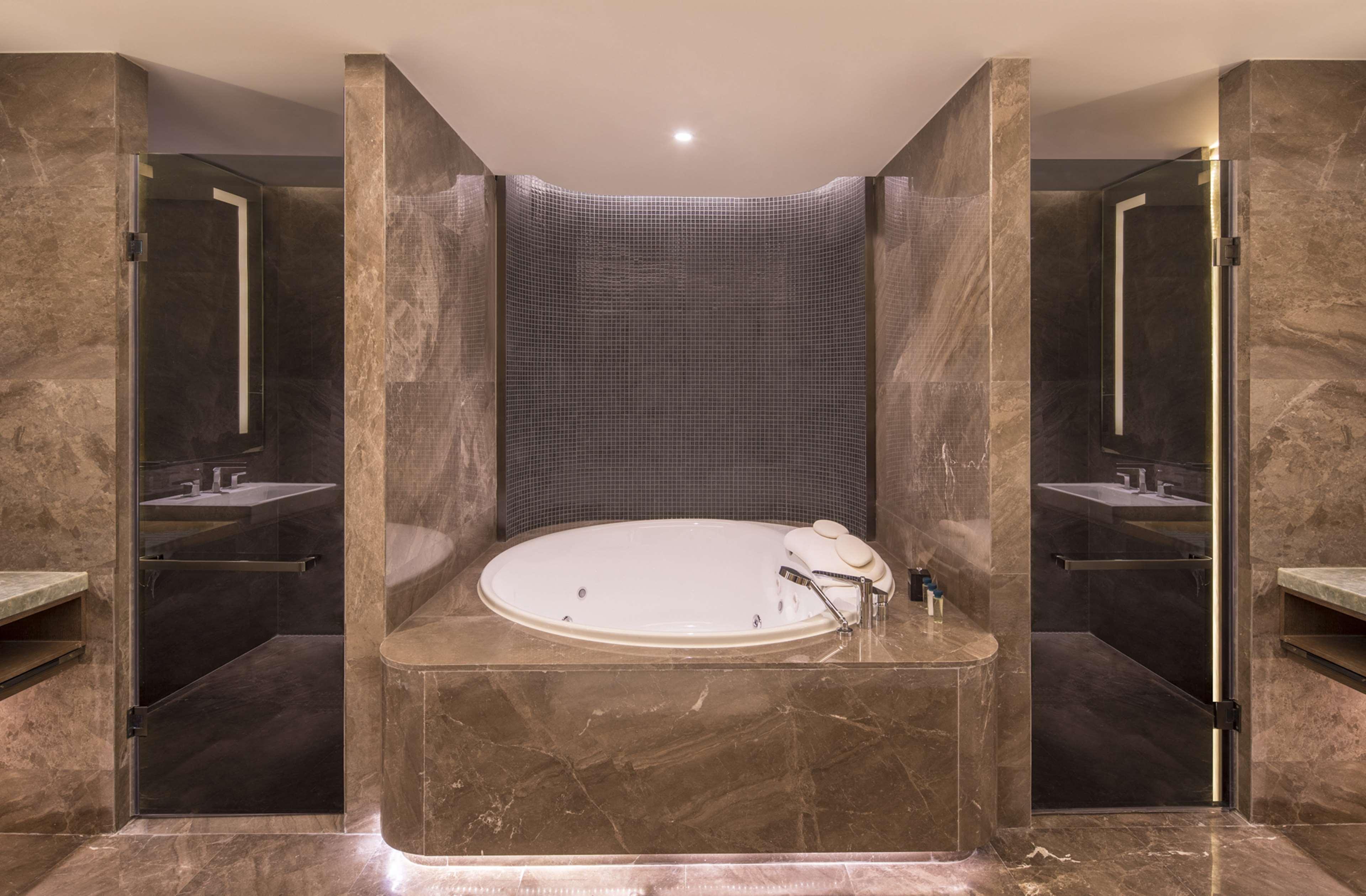 Doubletree By Hilton Hotel Shenzhen Longhua, Near Huawei, Foxcnn, Shenzhen North Railway, Uniwalk & Uniworld Shopping Mall, Sam'S Club Екстериор снимка