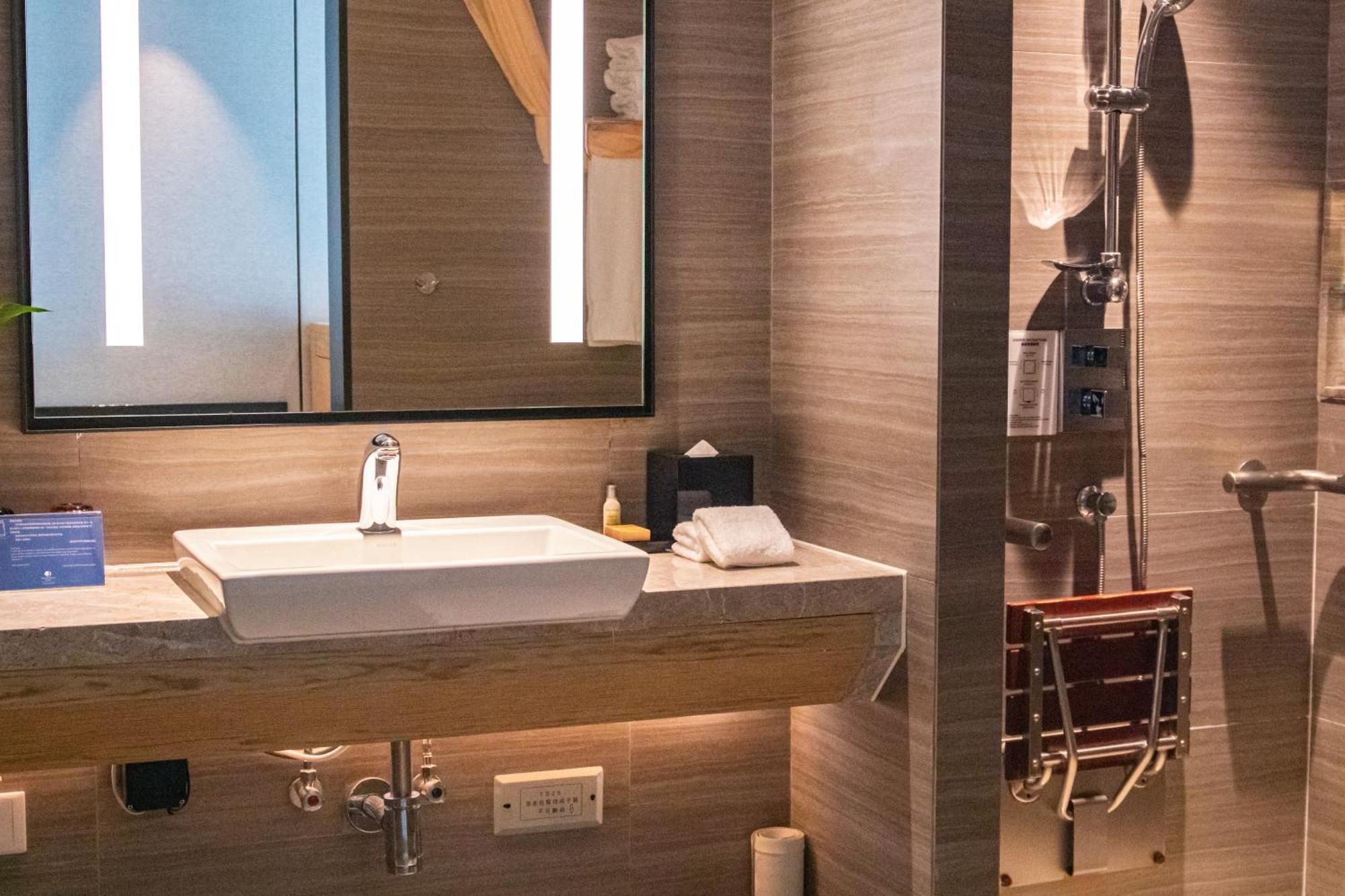 Doubletree By Hilton Hotel Shenzhen Longhua, Near Huawei, Foxcnn, Shenzhen North Railway, Uniwalk & Uniworld Shopping Mall, Sam'S Club Екстериор снимка