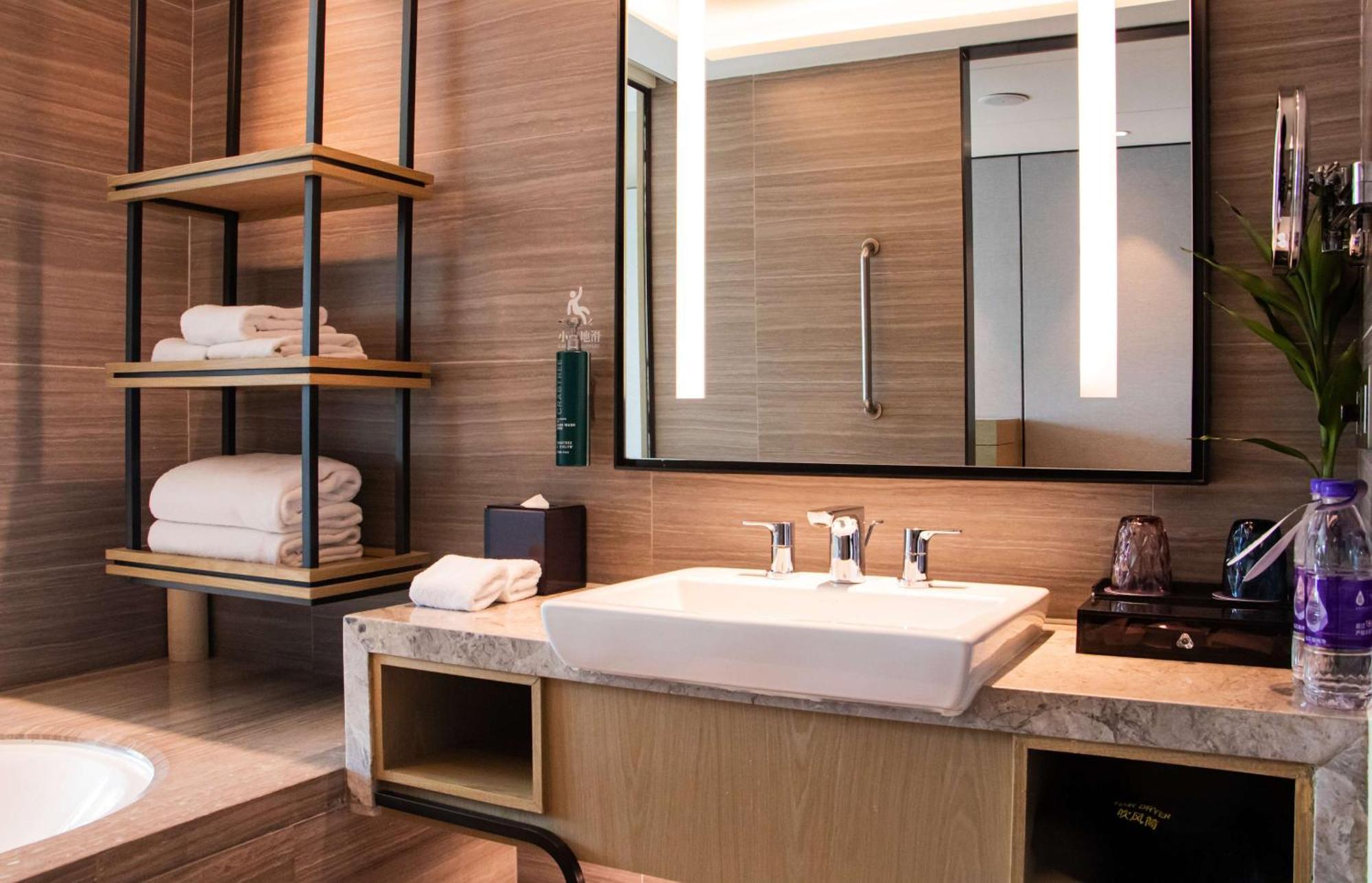 Doubletree By Hilton Hotel Shenzhen Longhua, Near Huawei, Foxcnn, Shenzhen North Railway, Uniwalk & Uniworld Shopping Mall, Sam'S Club Екстериор снимка