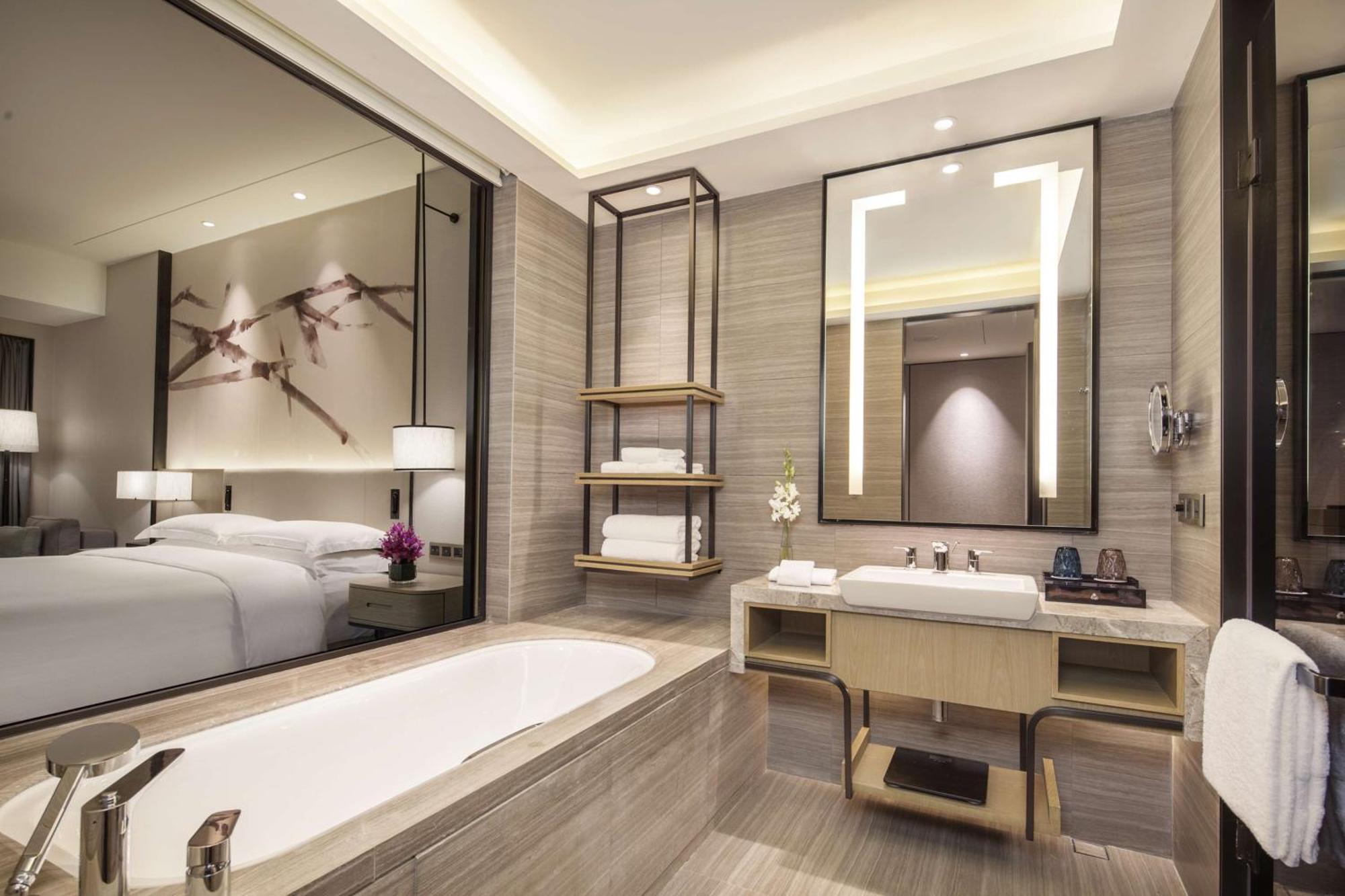 Doubletree By Hilton Hotel Shenzhen Longhua, Near Huawei, Foxcnn, Shenzhen North Railway, Uniwalk & Uniworld Shopping Mall, Sam'S Club Екстериор снимка
